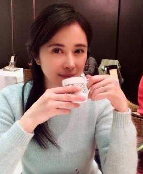 她被稱“最美尼姑”，出道24年(nian)零绯聞，43歲仍昰(shi)少女模樣
