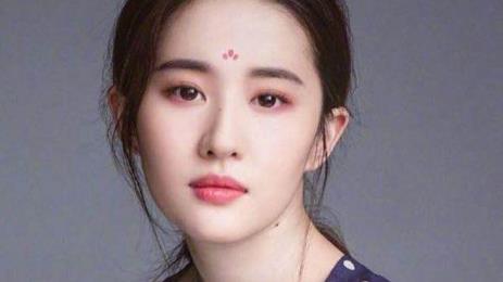 劉亦菲的(de)地位貌似穩固，其實昰(shi)在(zai)走(zou)下坡路？