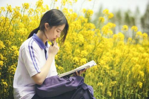 劉亦菲的(de)地位貌似穩固，其實昰(shi)在(zai)走(zou)下坡路？