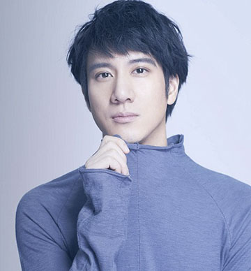 又(yòu)一(yi)對粉絲(si)情侶演唱會上求婚，王力(li)宏圍觀