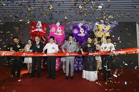 蠟像館落戶(hu)廣(guang)州，蔡國(guo)慶爲(wei)蠟像館剪彩開幕