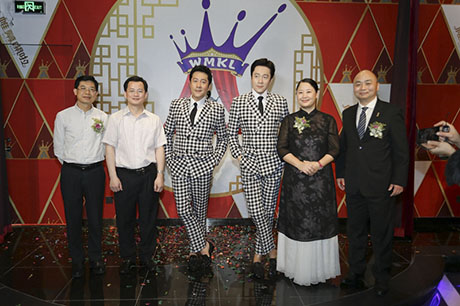 蠟像館落戶(hu)廣(guang)州，蔡國(guo)慶爲(wei)蠟像館剪彩開幕