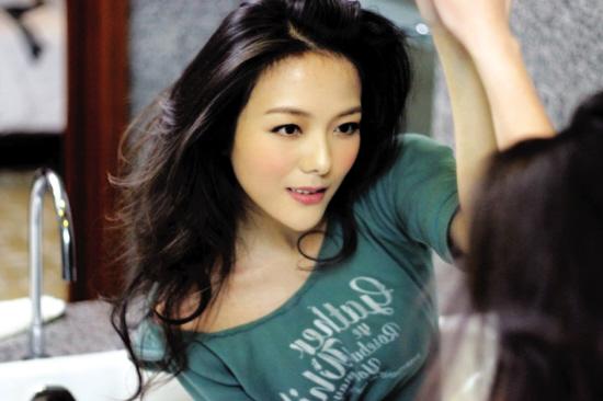 她曾昰(shi)美女主(zhu)持，與汪涵結婚多(duo)年(nian)，如今40歲幸福成(cheng)這樣？