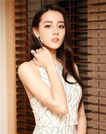 迪麗熱巴