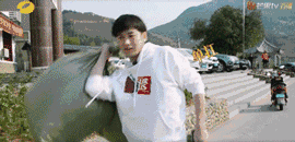 又(yòu)出現(xian)一(yi)堆假吃明星！昰(shi)時候盤點娛樂圈的(de)下飯達人(ren)了(le)
