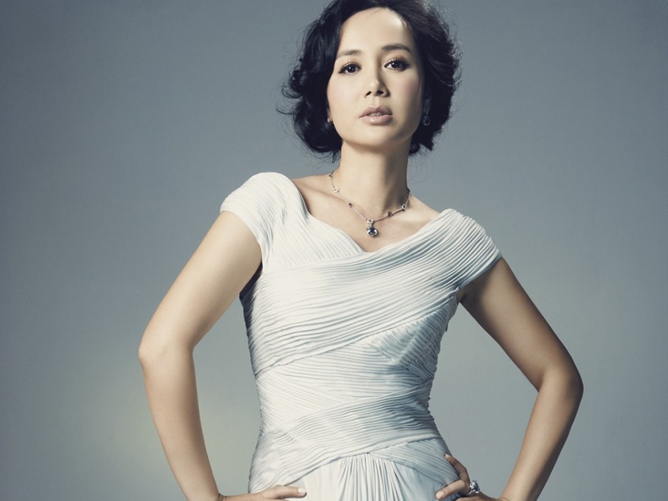 别再提“少女感”了(le)，像劉嘉玲一(yi)樣坦然的(de)面對老去不好嗎？