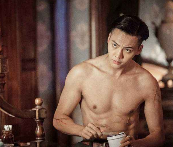 陳偉霆绯聞女友疑似認愛，公(gōng)開表示：男友身高(gao)180,很(hěn)帥不能(néng)多(duo)說！