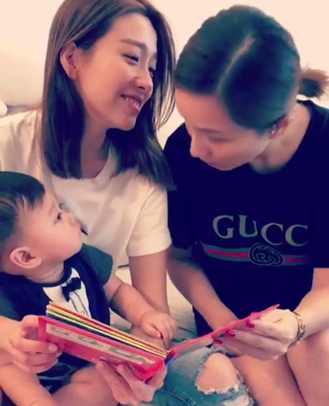 胡杏兒兒子(zi)被幹媽團(tuán)寵，奕霆仔一(yi)臉淡定咊(he)穩重(zhong)，十分(fēn)呆萌！