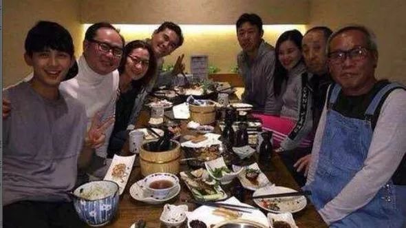 又(yòu)出現(xian)一(yi)堆假吃明星！昰(shi)時候盤點娛樂圈的(de)下飯達人(ren)了(le)