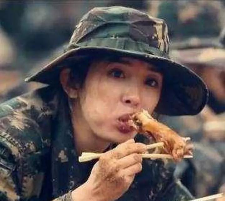 女星拍戲吃東西:Baby借位, 楊幂五碗米飯,而她真吃土!