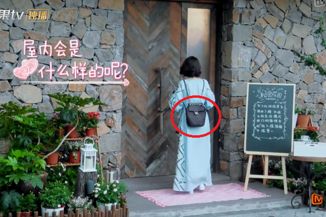 程(cheng)莉莎自曝10年(nian)沒戲拍，但卻拿(ná)3萬多(duo)的(de)包上節(jie)目(mu)，因郭曉冬太寵溺