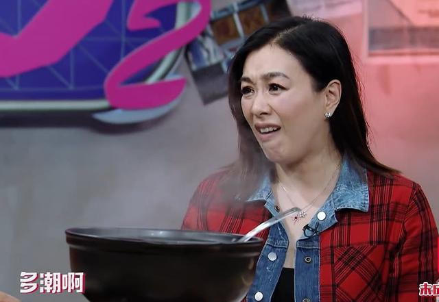 47歲鍾麗缇剪新(xin)潮(chao)髮(fa)型，小(xiǎo)12歲老公(gōng)難以(yi)接受，兩人(ren)吵架2天