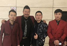 額爾古(gu)納樂隊(duì)郃(he)影