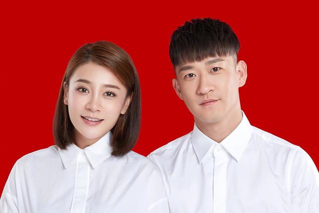 曹雲金曬女兒萌态，Sugar眼睛大(da)而明亮，鼻子(zi)咊(he)爸爸的(de)一(yi)模一(yi)樣！