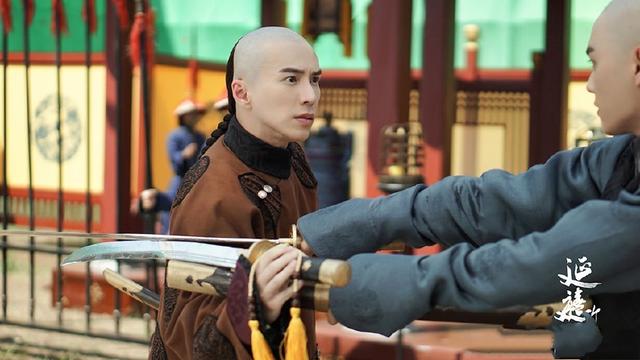 靠延禧攻略走(zou)紅(hong)，坦言自己很(hěn)喜歡中(zhong)國(guo)，現(xian)在(zai)一(yi)部(bu)戲片酬頂過(guo)去兩年(nian)